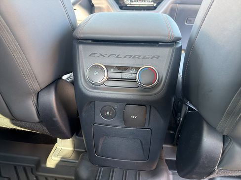 Used 2025 Ford Explorer Active w/ Active Comfort Package RWD image 15