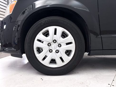 Used 2020 Dodge Grand Caravan SE w/ UConnect Hands-Free Group FWD image 11
