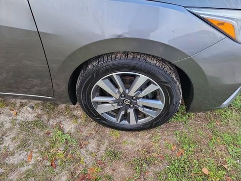 Used 2021 Nissan Versa SV image 6