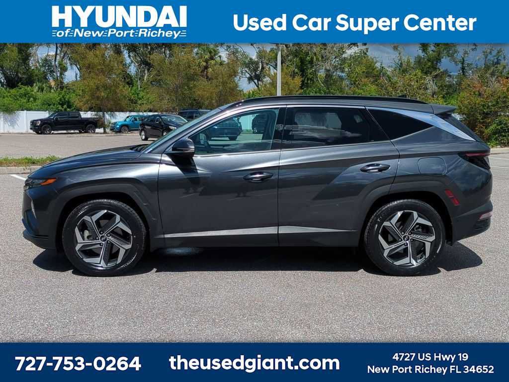 Certified 2022 Hyundai Tucson Limited w/ Cargo Package FWD image 2