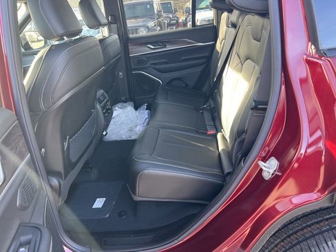 New 2026 Jeep Grand Cherokee Limited image 19