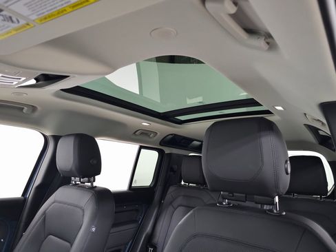 Used 2024 Land Rover Defender 110 S image 16