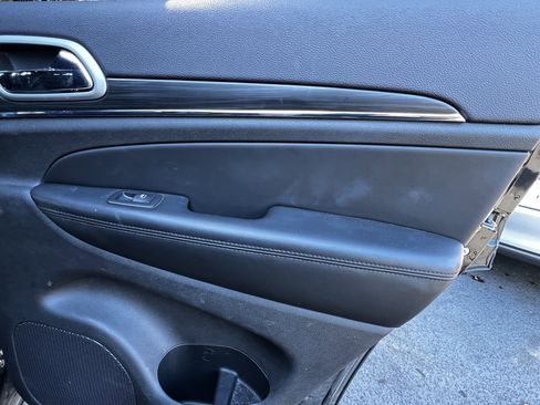 Used 2019 Jeep Grand Cherokee Limited image 38