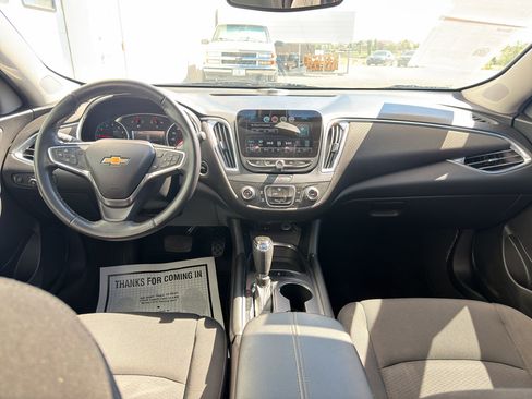 Used 2018 Chevrolet Malibu LT FWD image 33