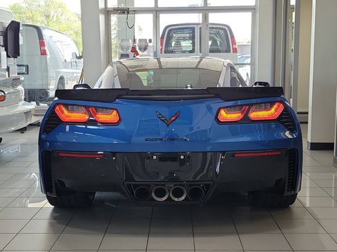 Used 2015 Chevrolet Corvette Z06 w/ 3LZ Preferred Equipment Group RWD image 3