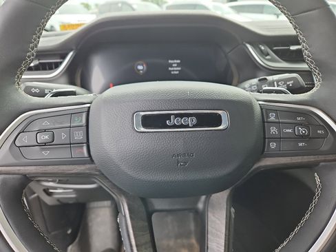 Used 2024 Jeep Grand Cherokee Limited w/ Luxury Tech Group II AWD/4WD image 10