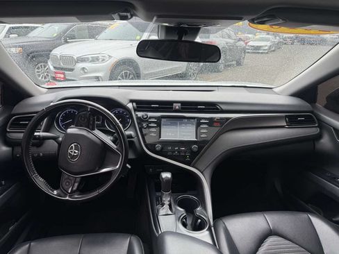 Used 2019 Toyota Camry SE FWD image 13