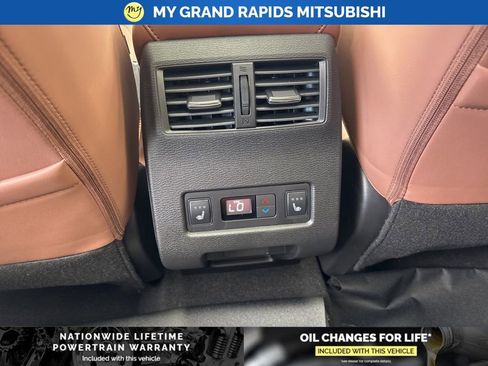 New 2025 Mitsubishi Outlander SEL image 18