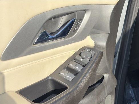 Used 2023 Chevrolet Traverse LS image 24