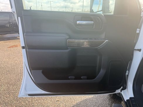 Used 2023 GMC Sierra 3500 SLE image 9