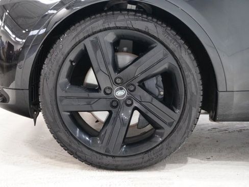 Used 2024 Land Rover Discovery Dynamic SE image 9