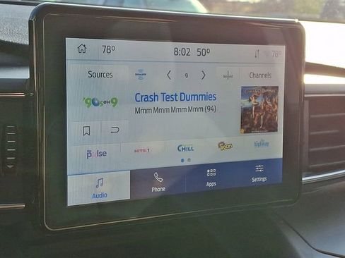 Used 2022 Ford Explorer XLT w/ Equipment Group 202A image 3