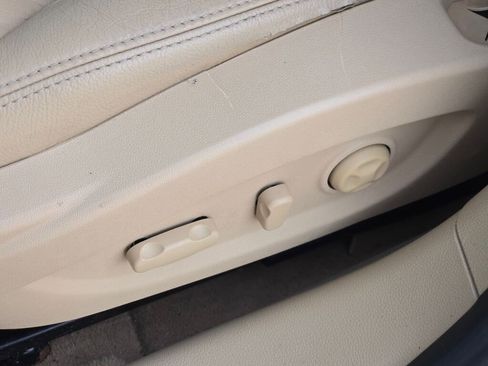 Used 2013 Buick LaCrosse Base image 19