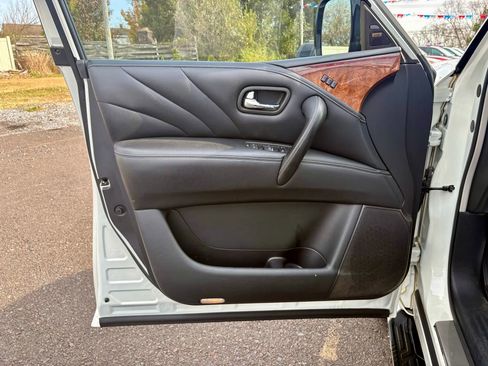 Used 2016 INFINITI QX80 4WD w/ Deluxe Technology Package image 9