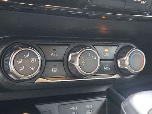 Certified 2025 Nissan Kicks SV w/ Illumination Package image 15