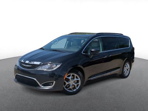 Used 2017 Chrysler Pacifica Touring-L w/ Tire & Wheel Group FWD image 1