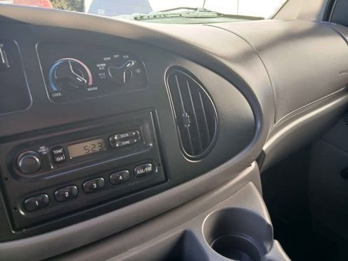 Used 2001 Ford E-150 and Econoline 150 E-150 image 10
