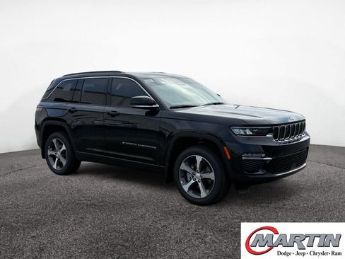 New 2025 Jeep Grand Cherokee Limited w/ MOPAR Finishing Package AWD/4WD image 7