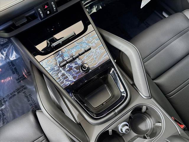 Certified 2025 Porsche Cayenne Coupe AWD/4WD image 28