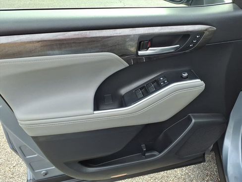 Used 2021 Toyota Highlander Platinum image 21