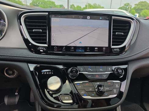 New 2027 Chrysler Pacifica Limited AWD/4WD image 22