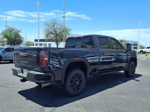 Used 2024 GMC Sierra 2500 AT4 w/ Technology Package AWD/4WD image 5