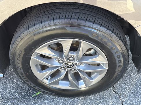 Certified 2024 Toyota Sienna LE image 30