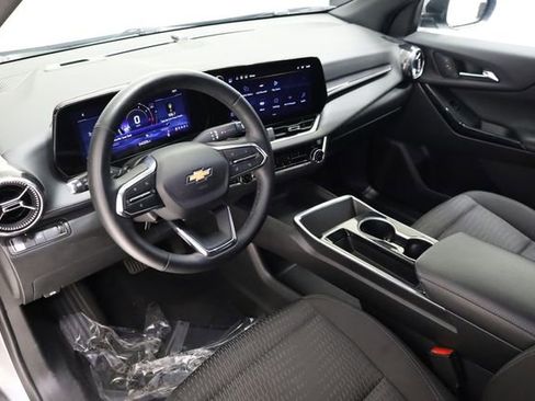 Used 2025 Chevrolet Equinox LT FWD image 11