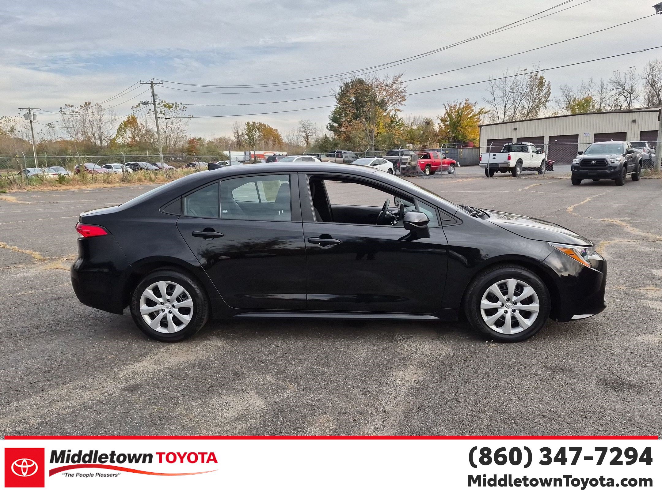 Used 2024 Toyota Corolla LE FWD image 2