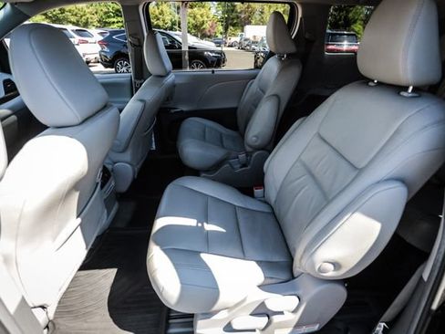 Used 2018 Toyota Sienna XLE w/ XLE Navigation Package AWD/4WD image 35
