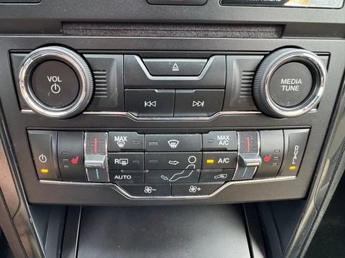 Used 2017 Ford Explorer XLT w/ Equipment Group 202A AWD/4WD image 23
