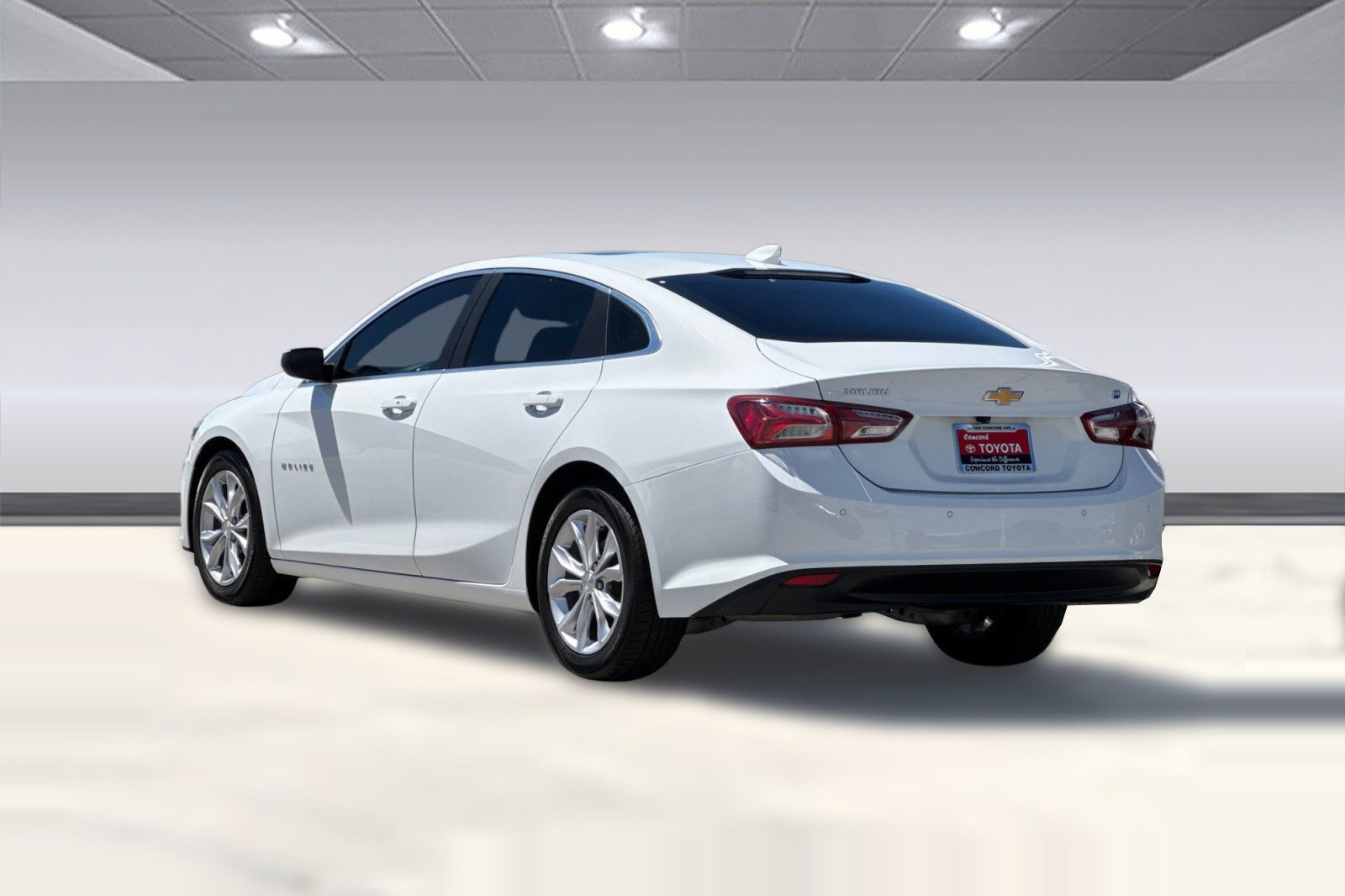 Used 2019 Chevrolet Malibu Hybrid w/ Leather Package FWD image 3
