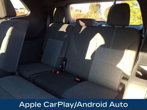 Used 2025 GMC Acadia Elevation image 15