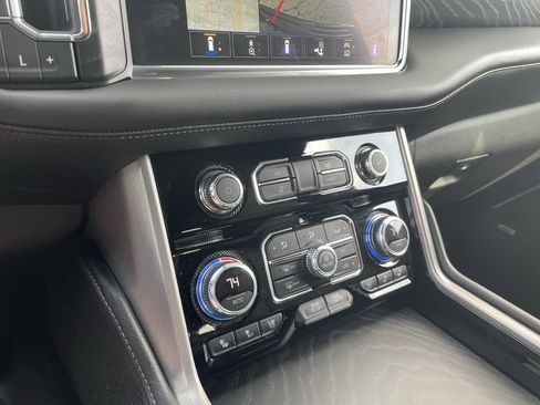 Used 2022 GMC Yukon Denali image 18