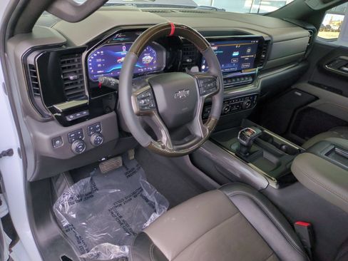 Used 2022 Chevrolet Silverado 1500 ZR2 w/ Technology Package AWD/4WD image 12