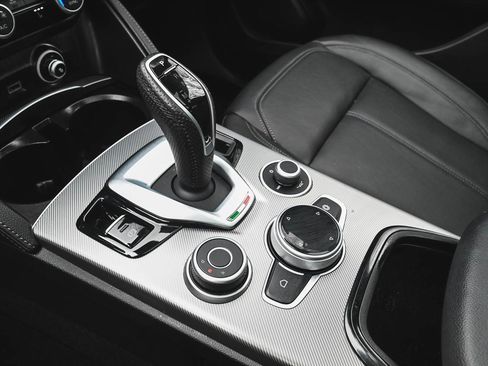 Used 2024 Alfa Romeo Stelvio Ti image 31