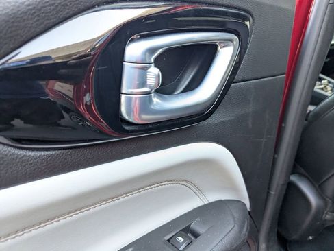 Used 2025 Jeep Compass Limited image 27