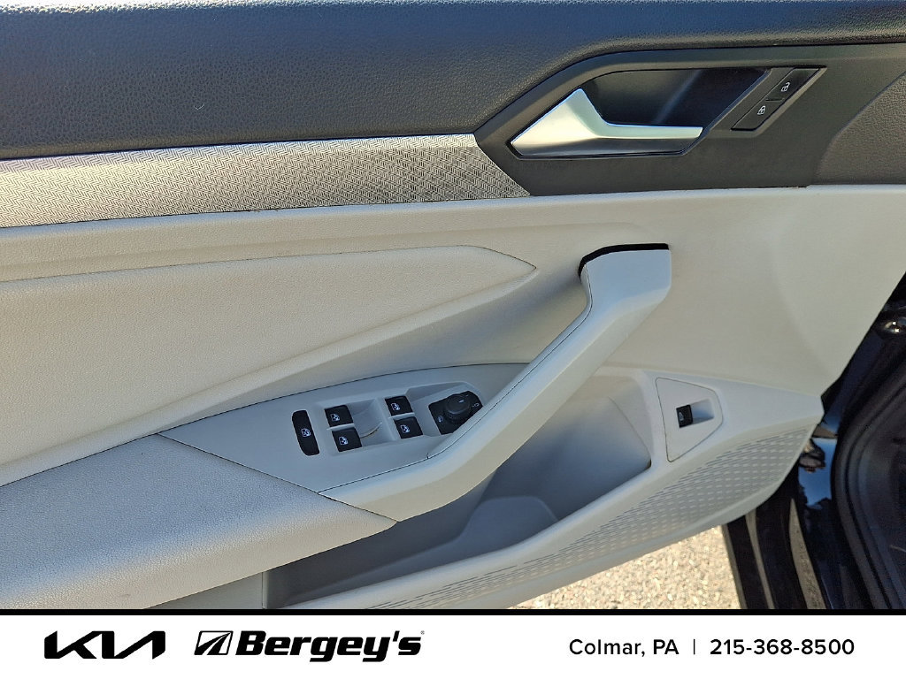Used 2020 Volkswagen Jetta SE w/ SE Cold Weather Package FWD image 14