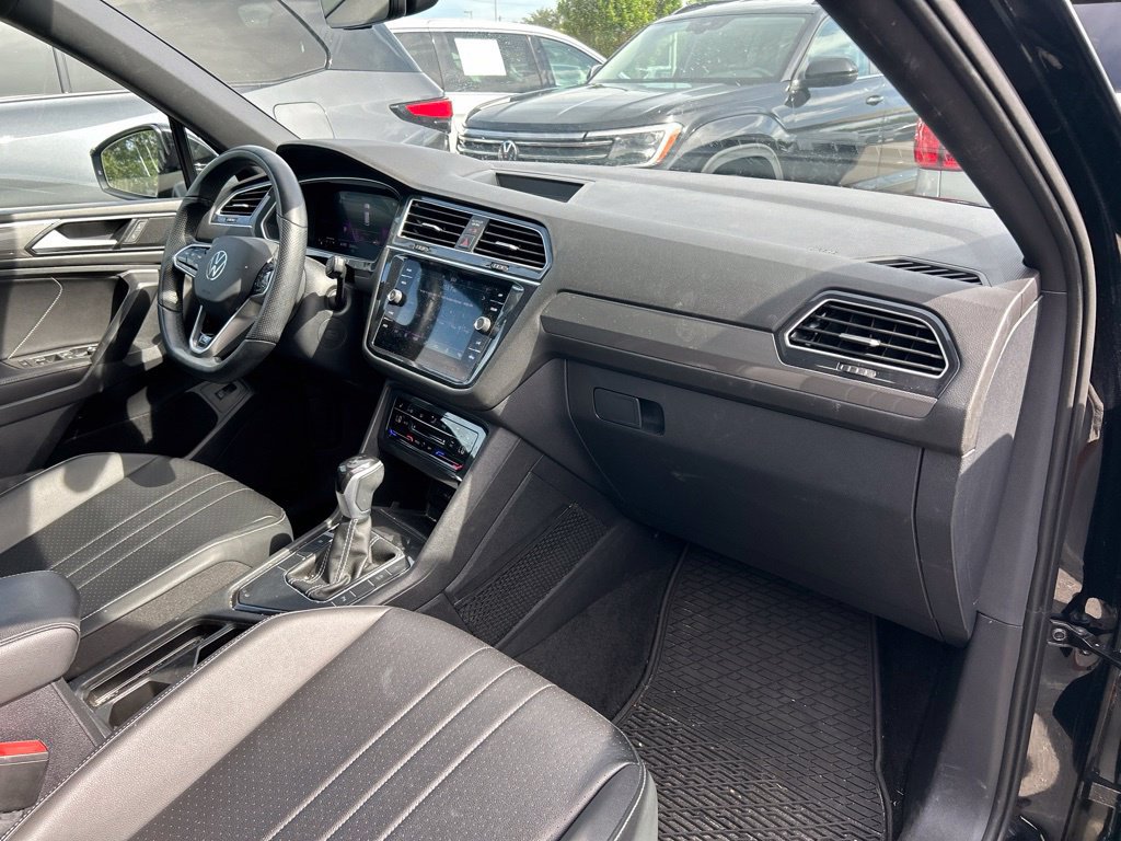 Used 2024 Volkswagen Tiguan SE R-Line FWD image 45
