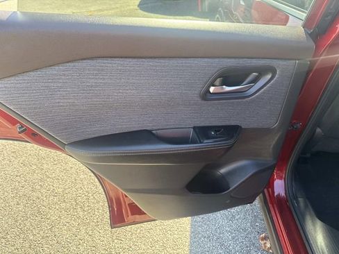 Used 2023 Nissan Rogue SV image 17