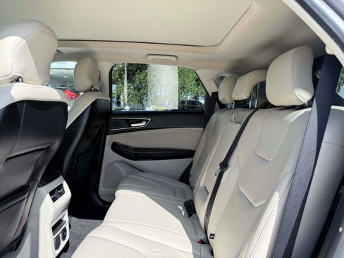Used 2019 Ford Edge Titanium w/ Cold Weather Package AWD/4WD image 15