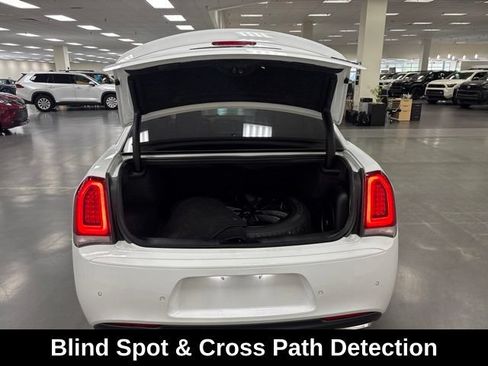 Used 2023 Chrysler 300 S w/ Comfort Group RWD image 12