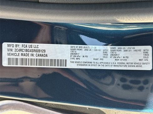 New 2025 Chrysler Pacifica Select image 40