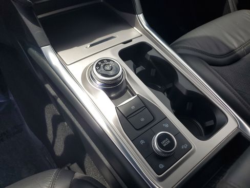 Used 2020 Ford Explorer Platinum w/ Premium Technology Package image 29