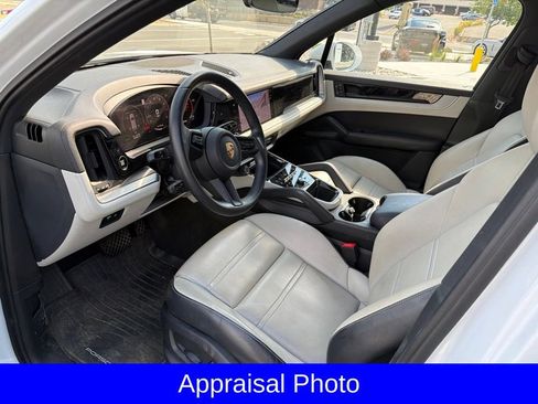 Certified 2024 Porsche Cayenne AWD/4WD image 5