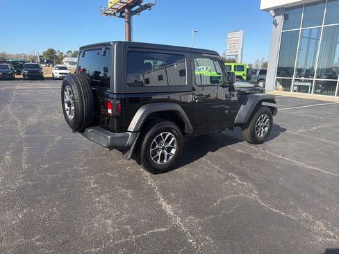Certified 2022 Jeep Wrangler Willys image 8