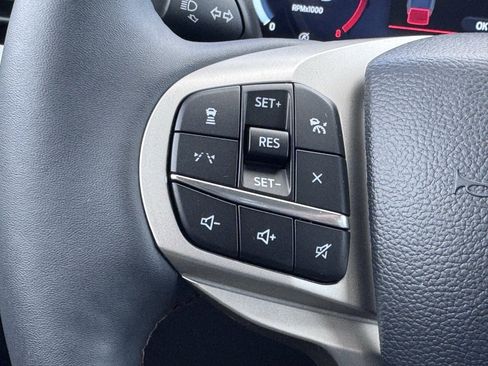 Used 2025 Ford Explorer Active w/ Active Comfort Package image 8