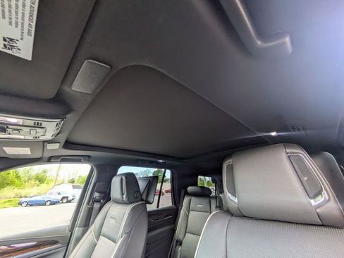Used 2023 Cadillac Escalade Premium Luxury AWD/4WD image 28