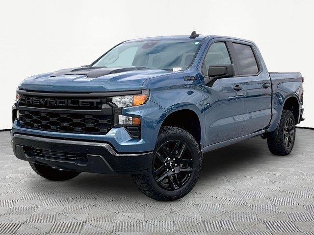 Used 2024 Chevrolet Silverado 1500 Custom Trail Boss w/ Dark Appearance Package AWD/4WD image 3