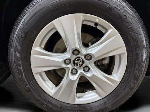 Used 2021 Toyota RAV4 XLE w/ Convenience Package image 33